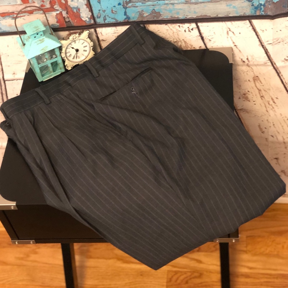 Men’s Gray Pin Stripe Pant